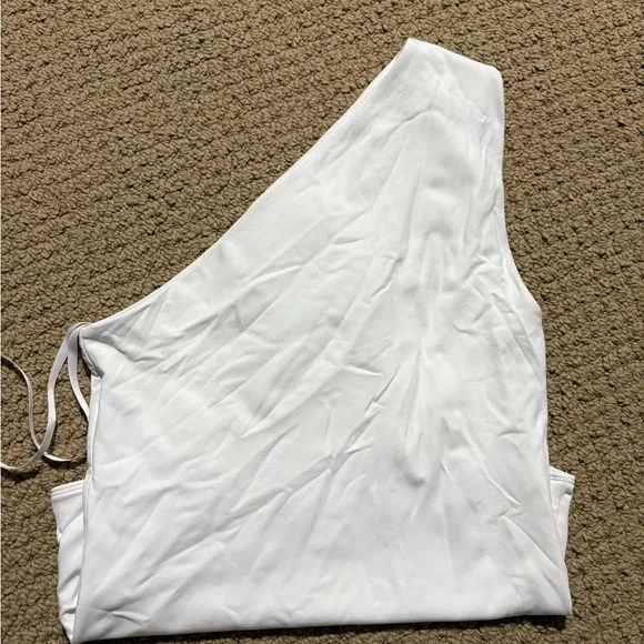 One-Shoulder White bodysuit - Picture 2 of 4